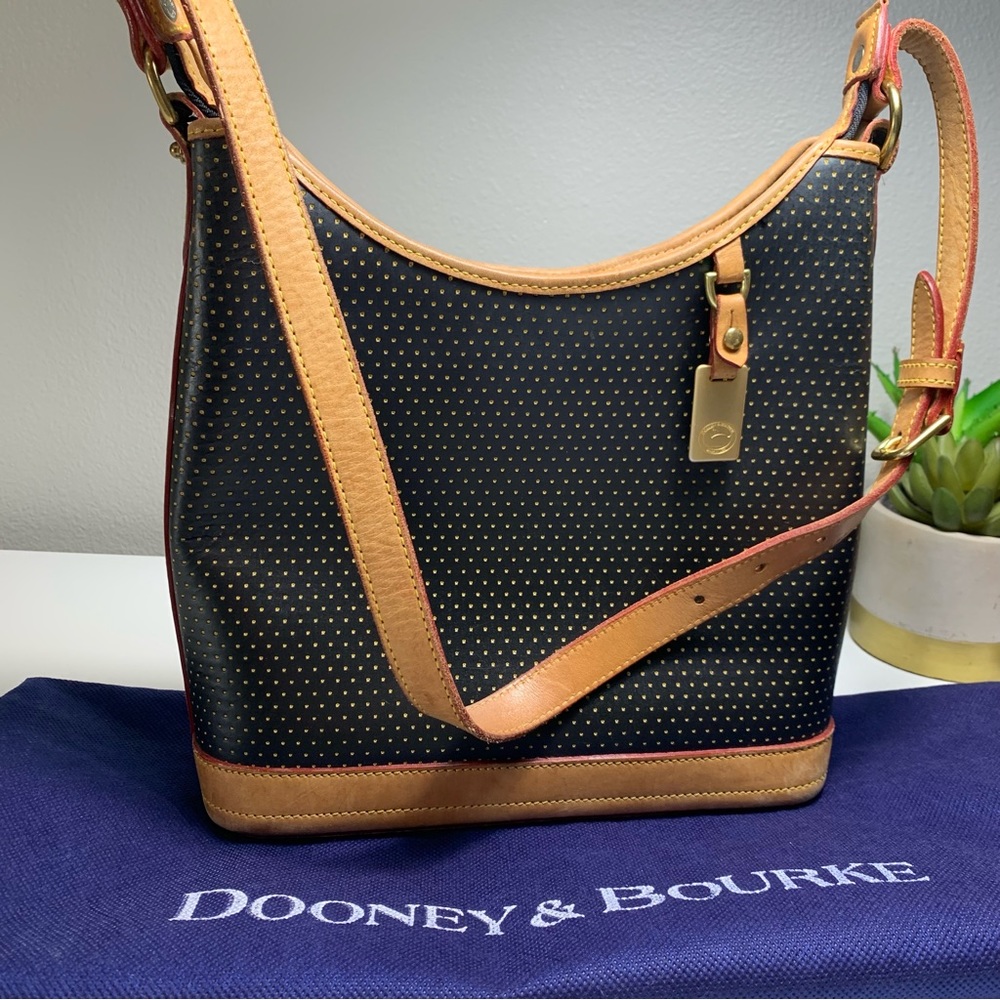 DOONEY & BOURKE | Vintage Shoulder Bag - Picture 4 of 17